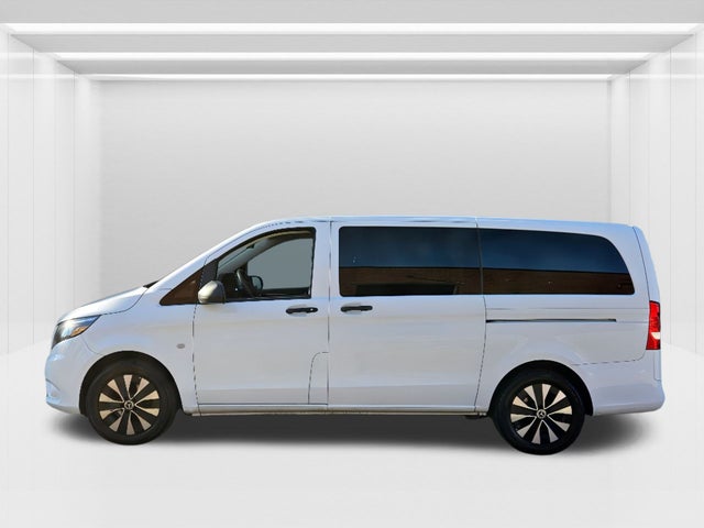 2022 Mercedes-Benz Metris Passenger Van