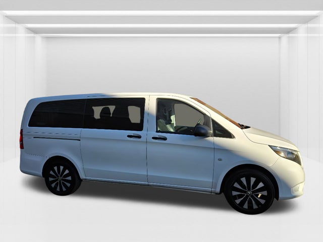 2022 Mercedes-Benz Metris Passenger Van