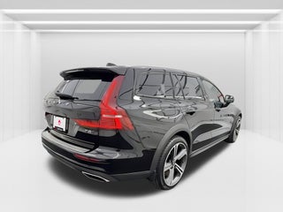 2022 Volvo V60 Cross Country