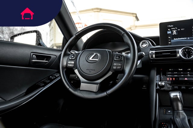 2021 Lexus IS