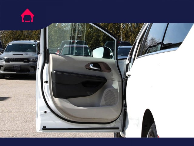 2022 Chrysler Voyager