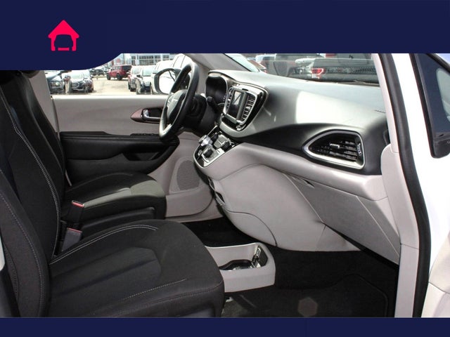 2022 Chrysler Voyager