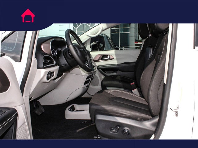 2022 Chrysler Voyager