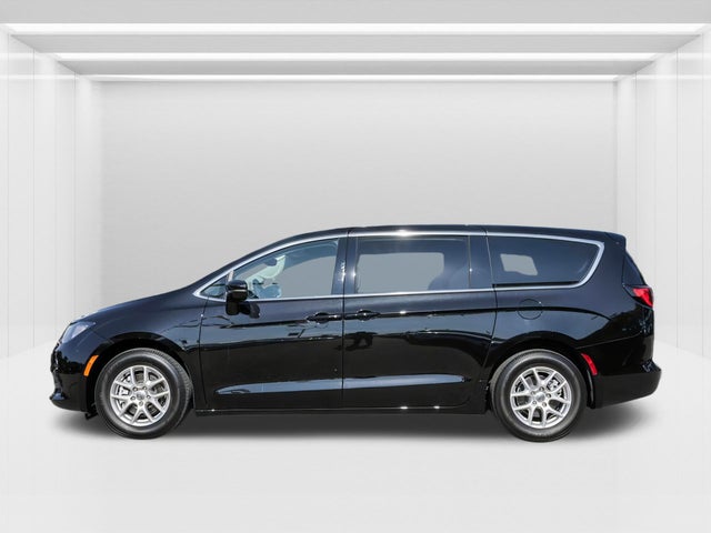 2024 Chrysler Voyager