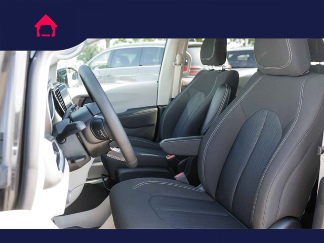 2024 Chrysler Voyager