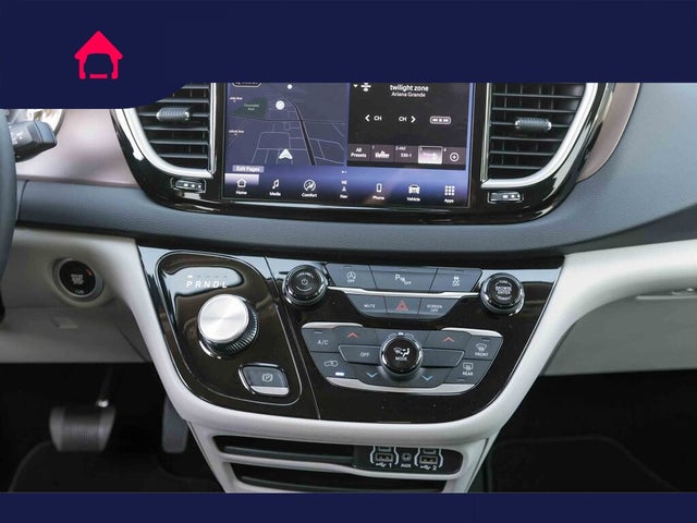 2024 Chrysler Voyager