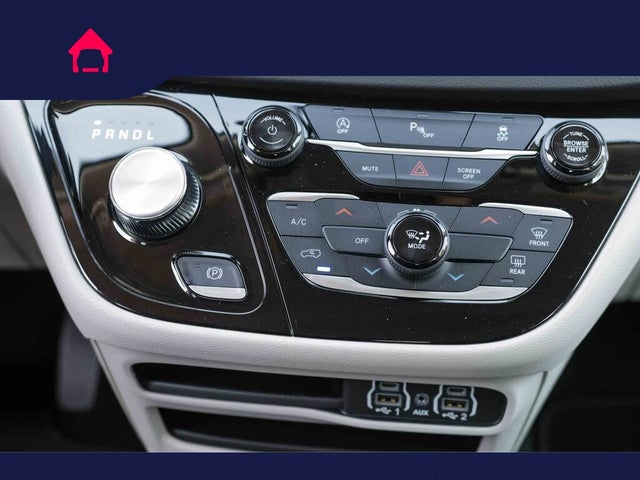 2024 Chrysler Voyager