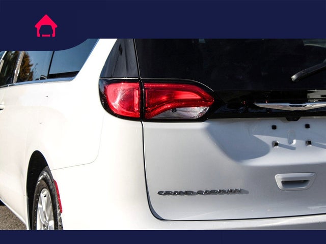 2023 Chrysler Voyager