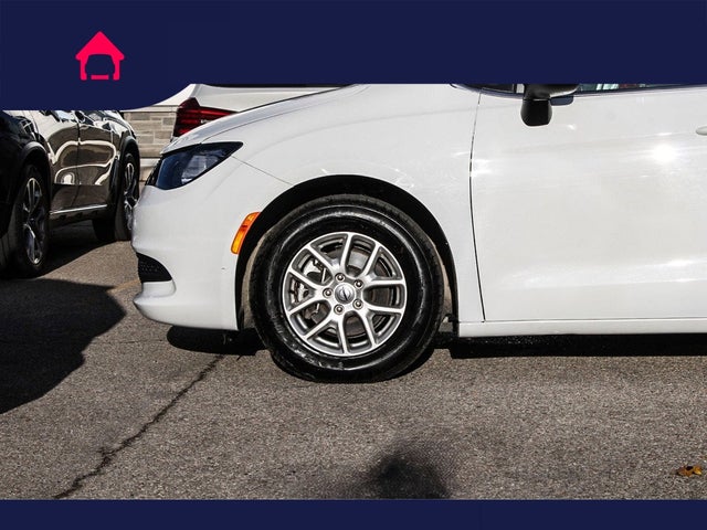 2023 Chrysler Voyager