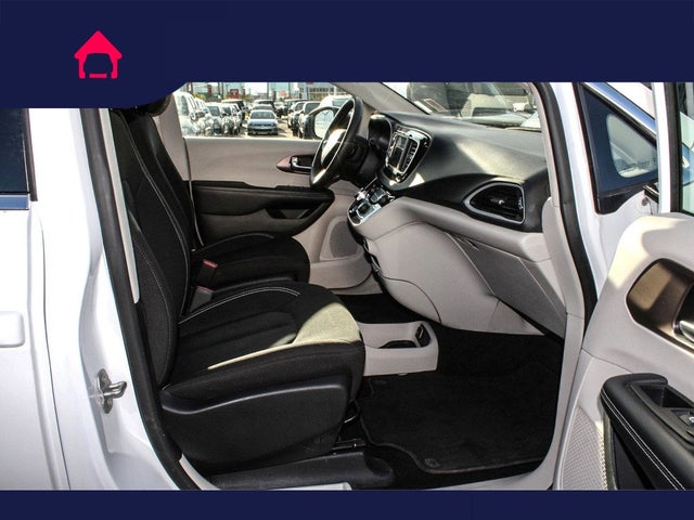 2023 Chrysler Voyager