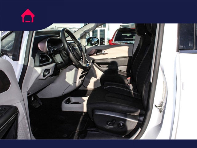 2023 Chrysler Voyager