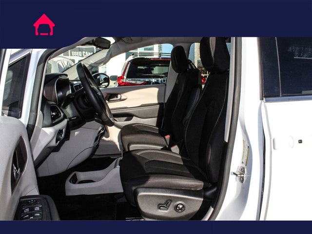 2023 Chrysler Voyager