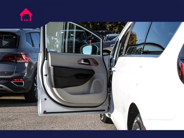 2023 Chrysler Voyager