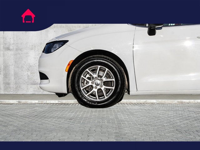 2023 Chrysler Voyager