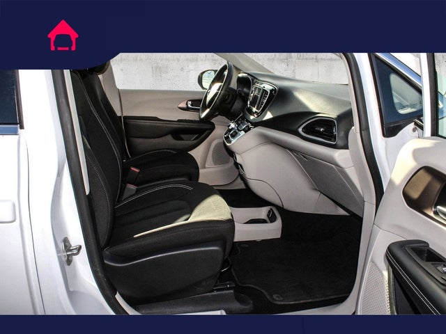 2023 Chrysler Voyager