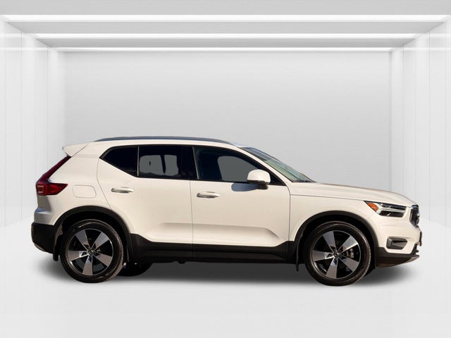 2022 Volvo XC40