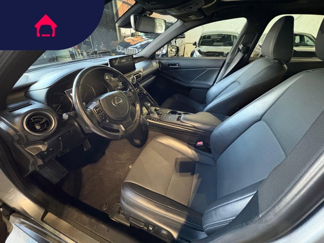 2021 Lexus IS