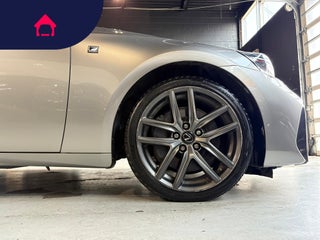 2017 Lexus IS