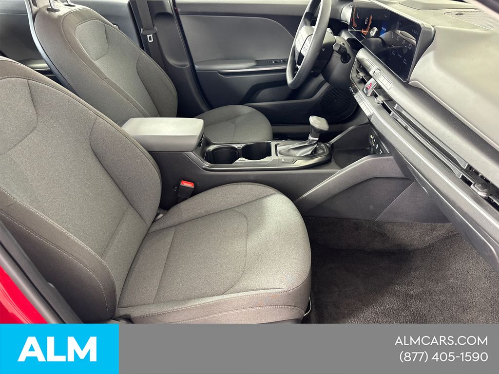 2025 Kia K4 LXS - Photo 52